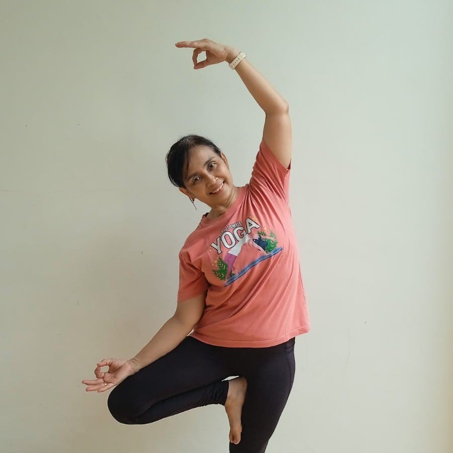 Coach Ratih – instruktur Power Yoga Instructor di NIKIFIT Gresik